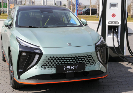 Россиянам рассказали, выгодно ли владеть электромобилем