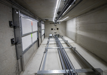 Рабочий разбился в шахте лифта во Владивостоке