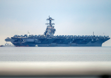 Иран бьет все больнее. США едва не лишились флагмана флота: что случилось?