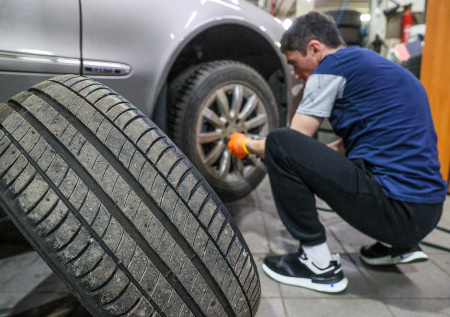 Когда пора менять шины: 5 признаков и как проверить протектор монеткой