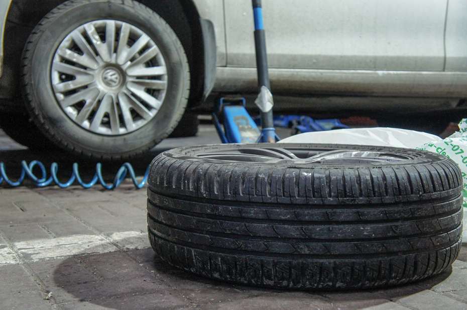 Повреждения шин: грыжи, порезы, трещины