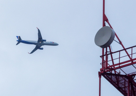 Два московских аэропорта начали принимать рейсы только по согласованию