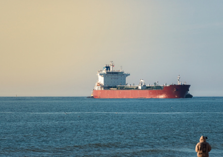 Стало известно, откуда украинские дроны атаковали Усть-Лугу