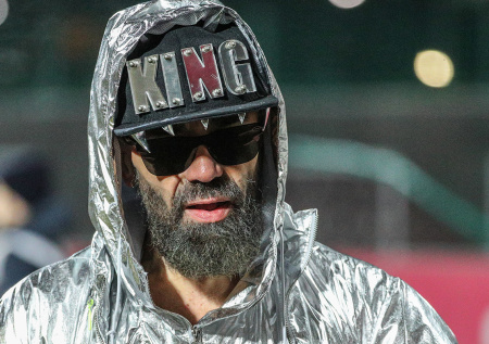 Звезда девяностых по уши увязла в долговой яме