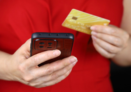 Мошенники начали вымогать деньги через поддельные приложения