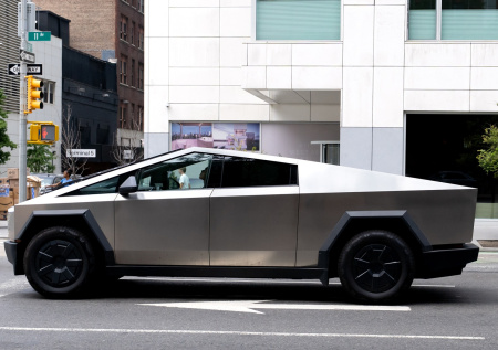 Tesla Cybertruck попала в список «роскошных» автомобилей в России