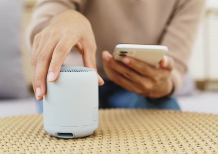 Фадеев предупредил россиян о слежке через умные колонки и дал простой совет