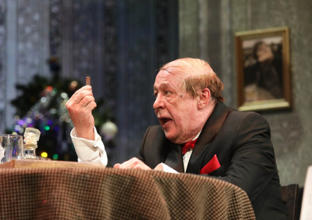 Ефремов рассказал о сложностях игры «распоследнего негодяя» на сцене