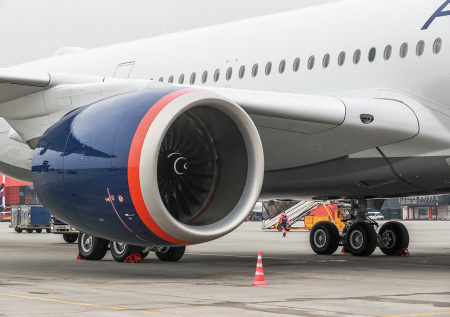 Более 100 рейсов задержали и отменили в российском аэропорту