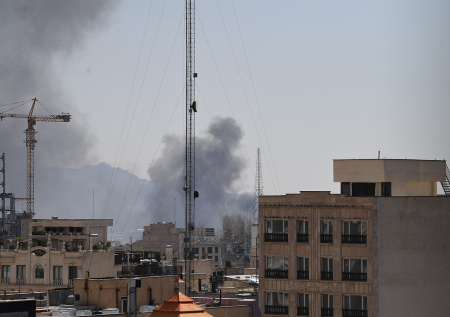 Рабочие пострадали при атаке США и Израиля на иранский завод