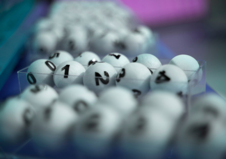 Мужчина выиграл в лотерею 108 млн рублей благодаря блокноту покойного отца