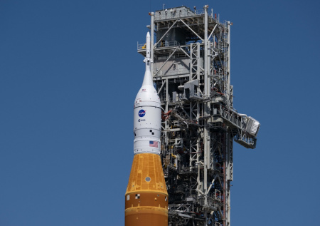 Солнечная вспышка может сорвать старт лунной миссии NASA «Артемида-2»