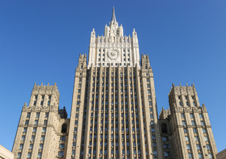 Россия выразила протест Лондону из-за инцидента со шпионом в посольстве