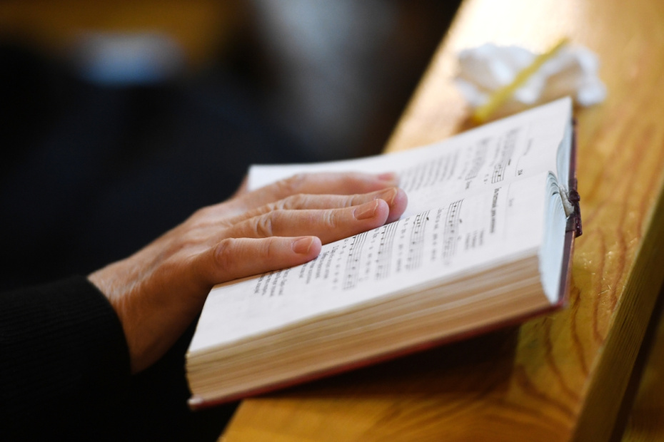 Богослужение: начало чтения Псалтири и особые песнопения