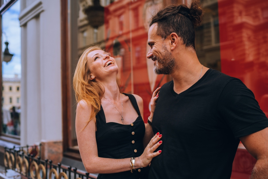 Как мы выбираем партнеров: внешность, сходство, ценности и любовь с первого взгляда