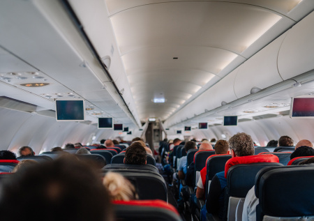 Крики пассажиров загоревшегося после взлета лайнера попали на видео