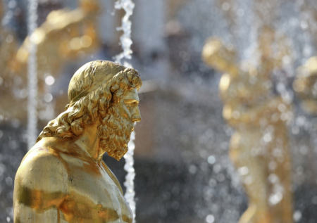 Стало известно, когда заработают петергофские фонтаны