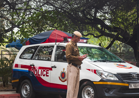 Мужчина обезглавил мороженщика серпом и украл его голову