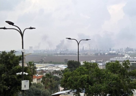 Пожар начался на НПЗ в промзоне Хайфы