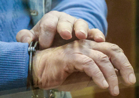 Попросившего прощения у Минобороны генерала приговорили к 7,5 года колонии