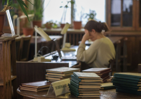 Правкомиссия одобрила льготы на поступление в вузы для вдов участников СВО