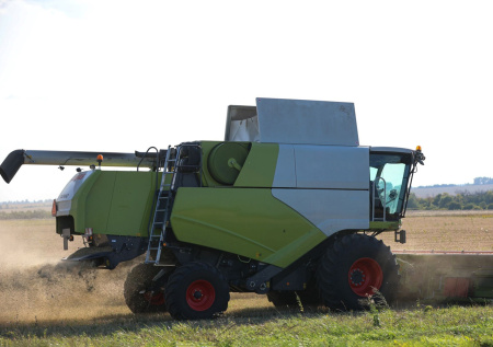 «На грани коллапса»: фермеры остались без удобрений из-за Трампа