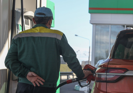 Аналитик оценил ущерб от блокады Ормузского пролива для нефтяного рынка