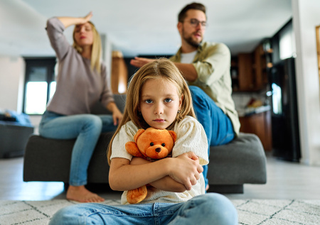 Стало известно, как болезненные отношения родителей убивают психику ребенка