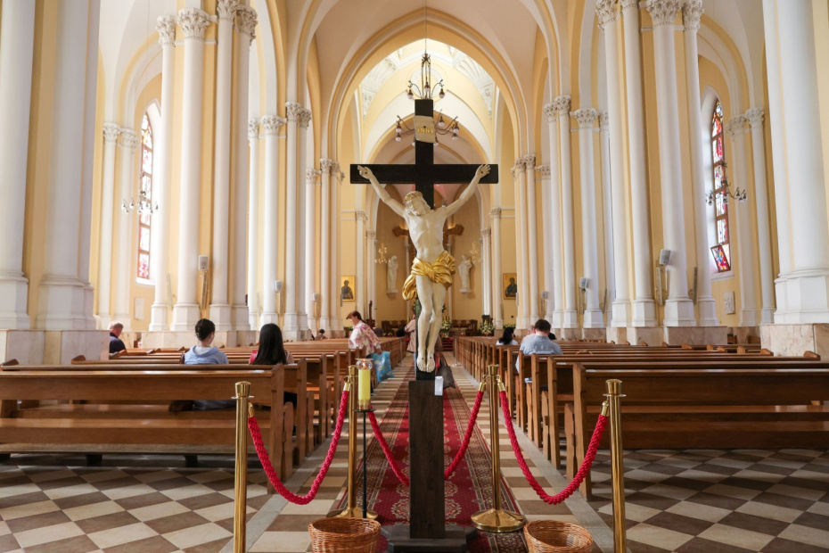 Богослужение: ожидание Пасхи и схождение Благодатного огня