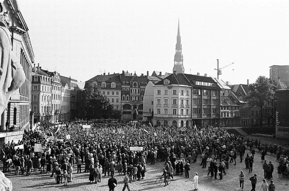 Протестующие на улицах Риги, 1988 год