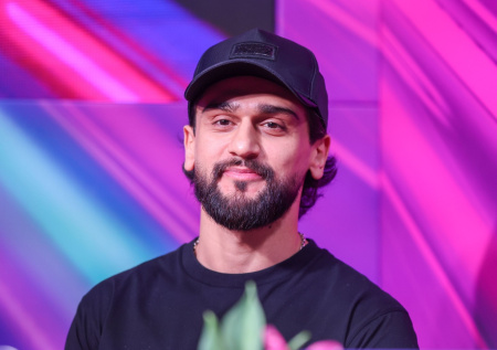 Певец Джони отменил частные концерты после выступления в Минске