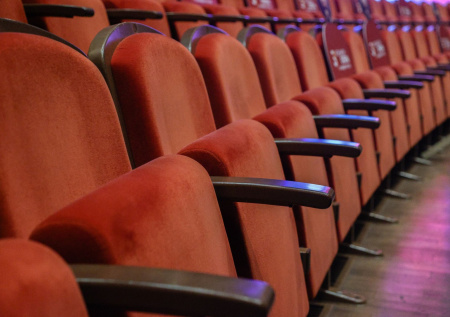 Кинотеатры призвали увеличить количество показов фильмов о бойцах СВО