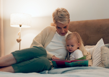Родителям рассказали, чем чревато проживание ребенка с бабушкой и дедушкой