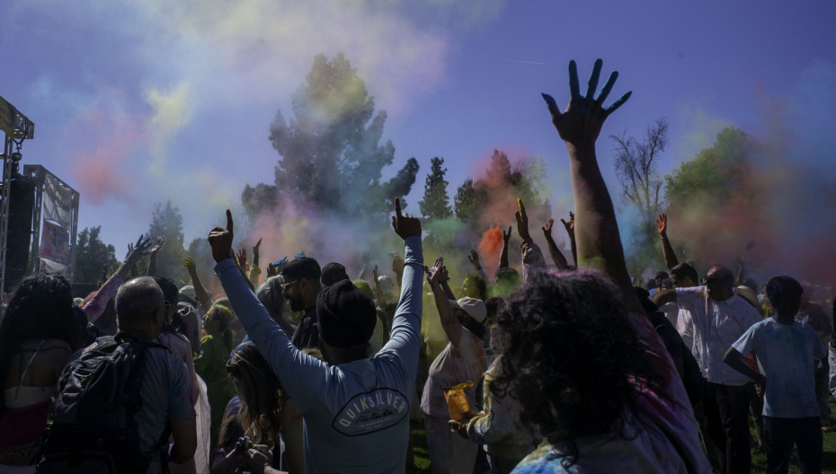 Как отмечают День смеха в других странах: Индия, Холи, Фестиваль красок