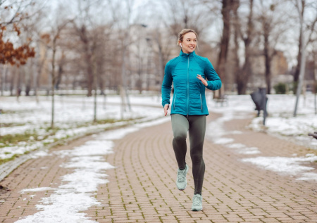 Без надрыва и таблеток: простая разминка умного дачника для спины и коленей