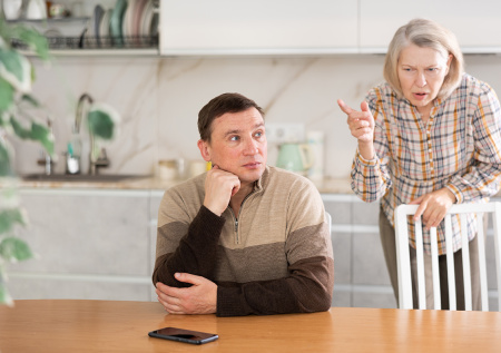 Юрист ответил, какие родители не могут претендовать на алименты в старости