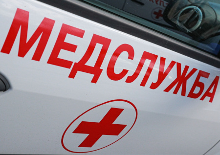 Двое подростков на самокате попали под автобус