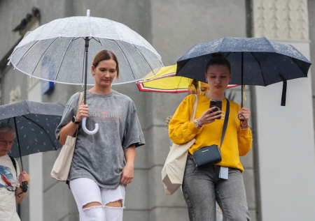 Проливные дожди и жара до +20? Погода в Москве в начале мая: чего ждать