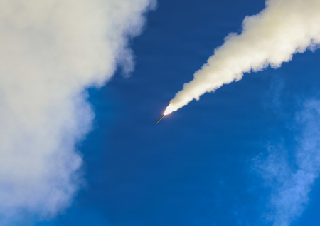 Иранская ракета рухнула на нефтяной танкер одной из арабских стран