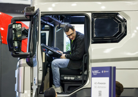 Выставка современных достижений транспортной сферы открылась на МТЛФ