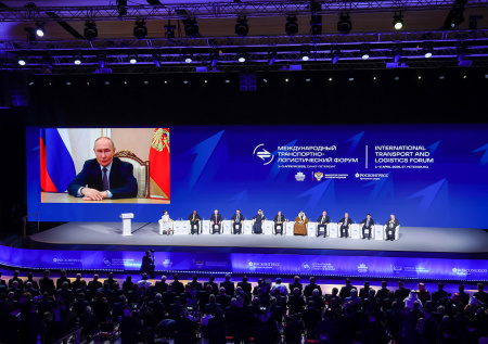 Путин поприветствовал участников Международного логистического форума