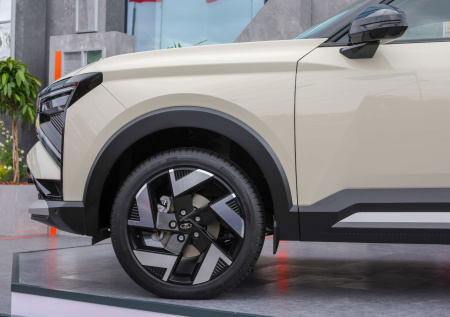 Озвучена дата выпуска гибридного кроссовера Lada Azimut