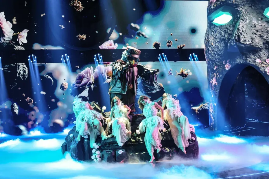 Участник 7-го сезона шоу «Маска» Снегирь