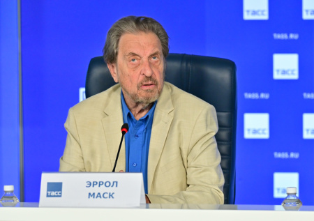 «Была врагом»: отец Илона Маска высказался о чувствах к России