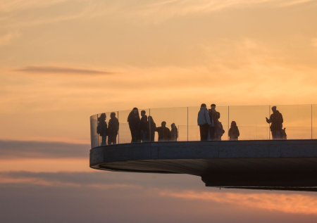 Москвичей предупредили о конце аномально теплой погоды