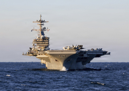 Впервые три американских авианосца окажутся одновременно на Ближнем Востоке