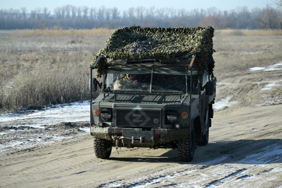 Бронеавтомобиль «Тигр-М» военнослужащих-связистов группировки войск «Запад» в ЛНР
