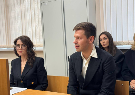 Суд отложил заседание по делу о драке в кафе с участием Смолова