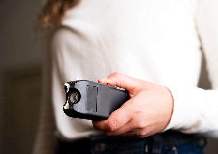 Россиянкам рассказали о лучших легальных средствах самообороны