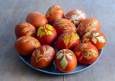 Диетолог рассказала, чем опасно красить яйца на Пасху